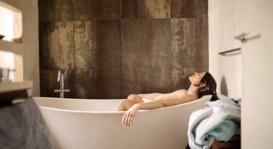Hot Showers, Cold Plunges, and Soaking Tubs: Do They Really Help With Fat Loss and Recovery?