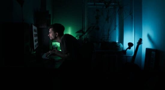 Morning Light and Late-Night Screens: The Hidden Hormone Tug-of-War